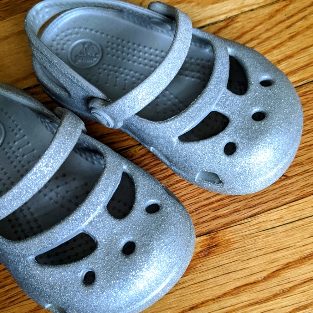Crocs girls silver sandals Girls size 5